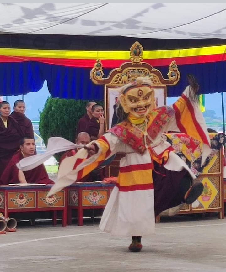 Танцы Лам в Таши-Джонге. Также помогают распознаванию своего подлинного ,, я".