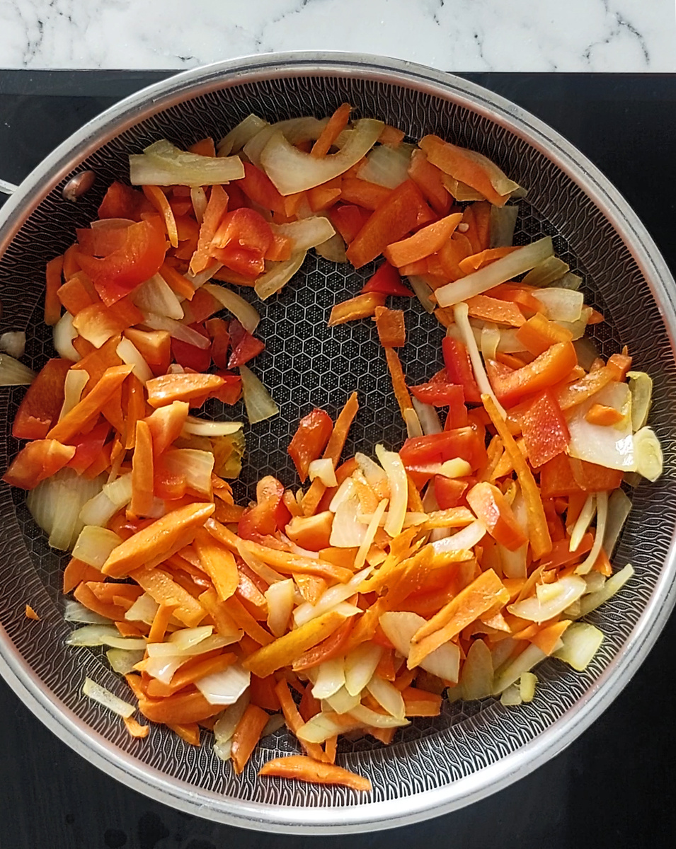 обжарить овощи