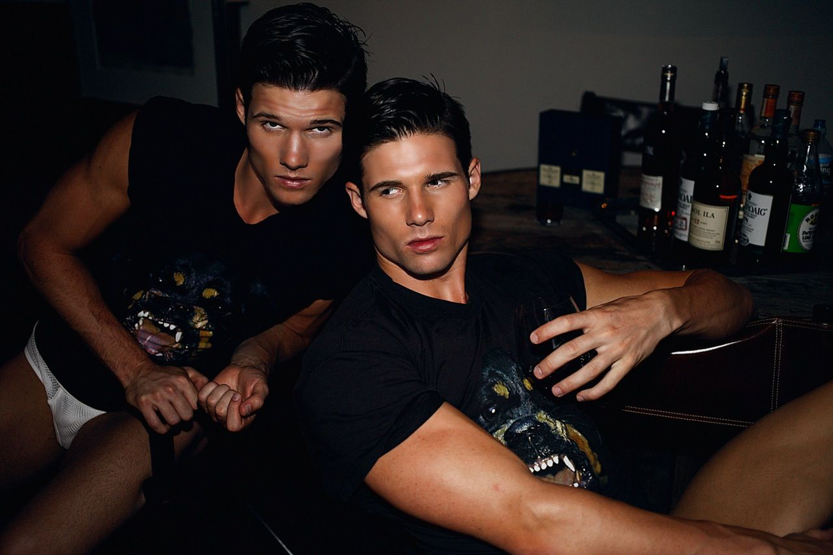 115. "Считая, что это весело, мой парень подложил мне в постель своего...