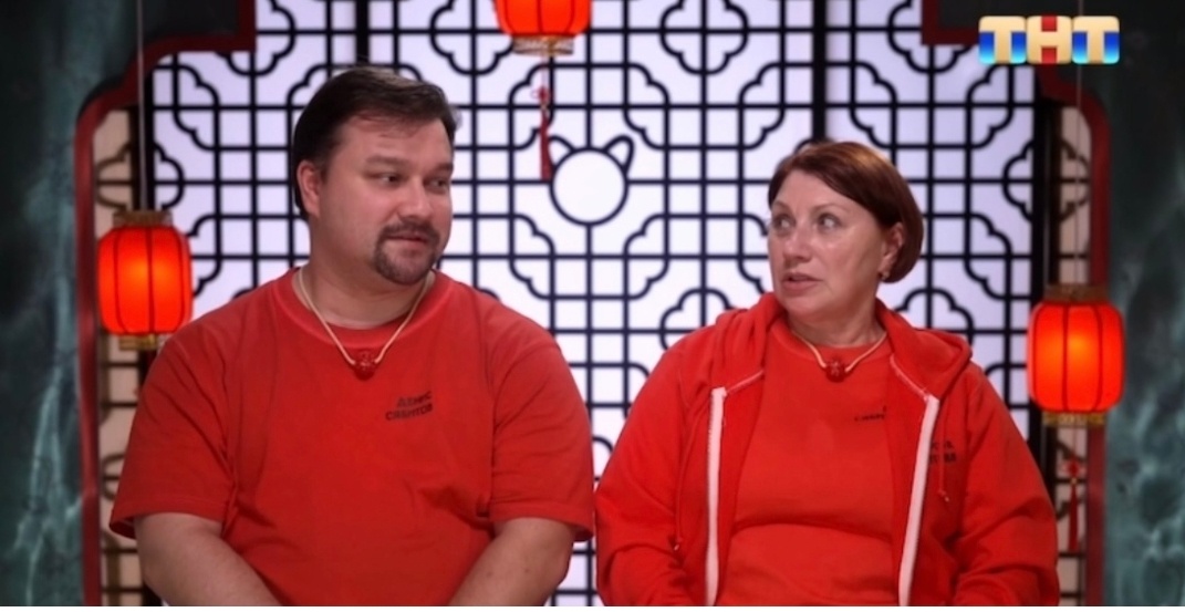 Роза Сябитова с сыном Денисом, кадр с шоу Сокровища императора 2 