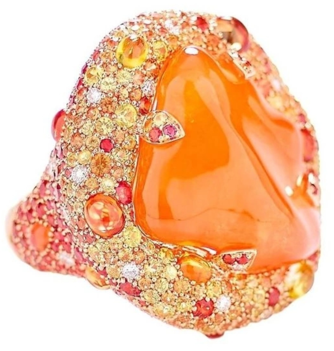 Кольцо со спессартинами, бриллиантами и огненным опалом.