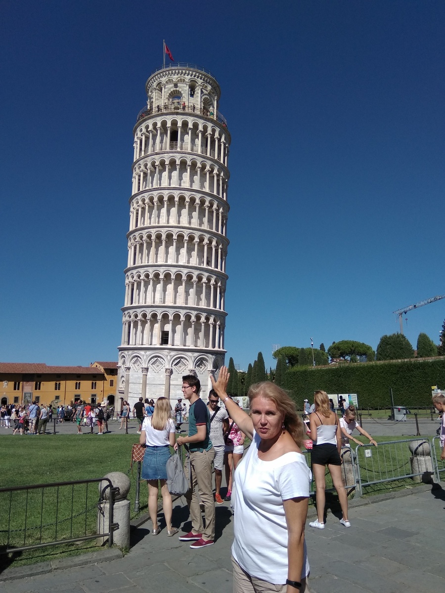 Фото типичного туриста в Пизе.