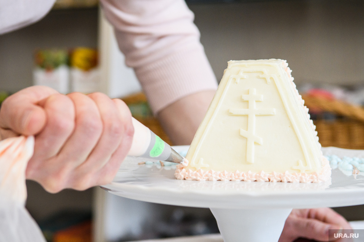 Один из атрибутов Пасхи — одноименное кулинарное изделие. Фото: Владимир Жабриков © URA.RU