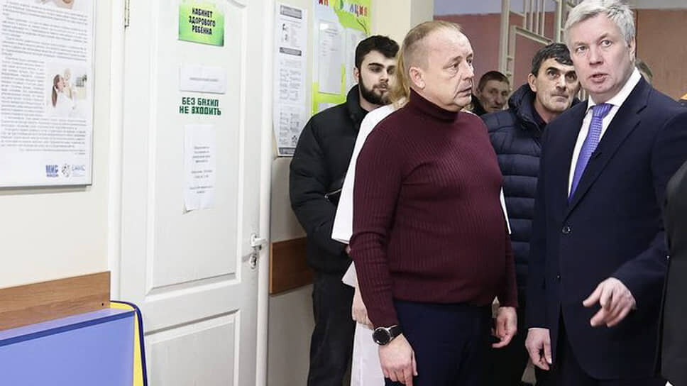 Павел Фирсов (слева) уже был приговорен к штрафу по уголовному делу о взятке мясом.📷Фото: Пресс-служба правительства Ульяновской области