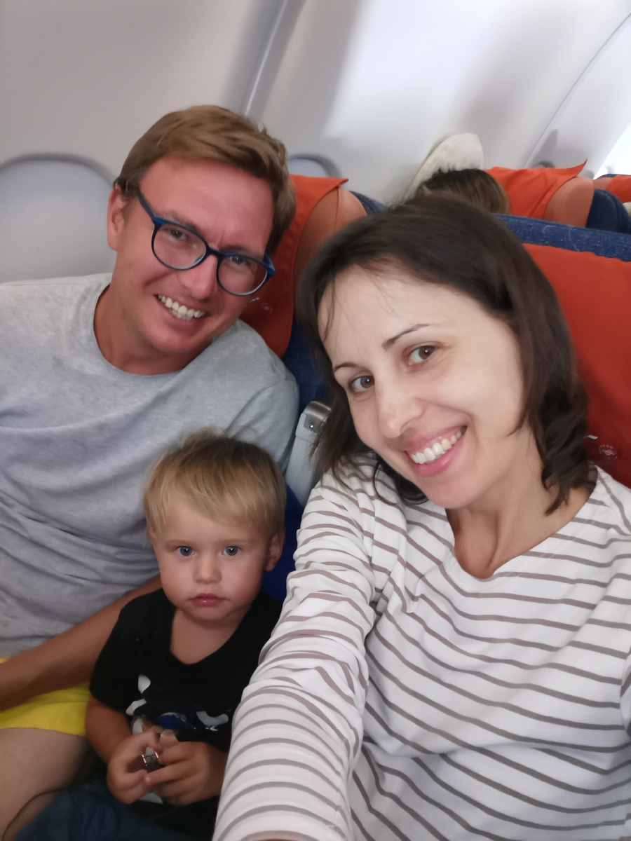 Шёл седьмой час полёта 😜