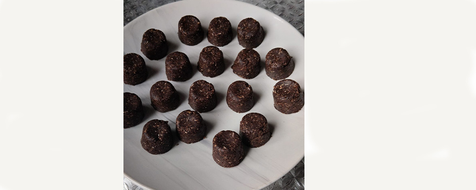 Одна конфетка весит 11 гр, так же можно во внутрь положить орешек и добавить клетчатку