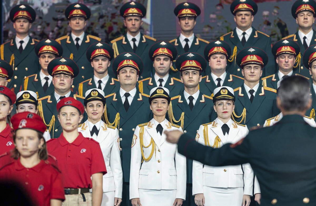 «Легендарный коллектив специально учит произведения на татарском языке»Фото: redarmychorus.mil.ru