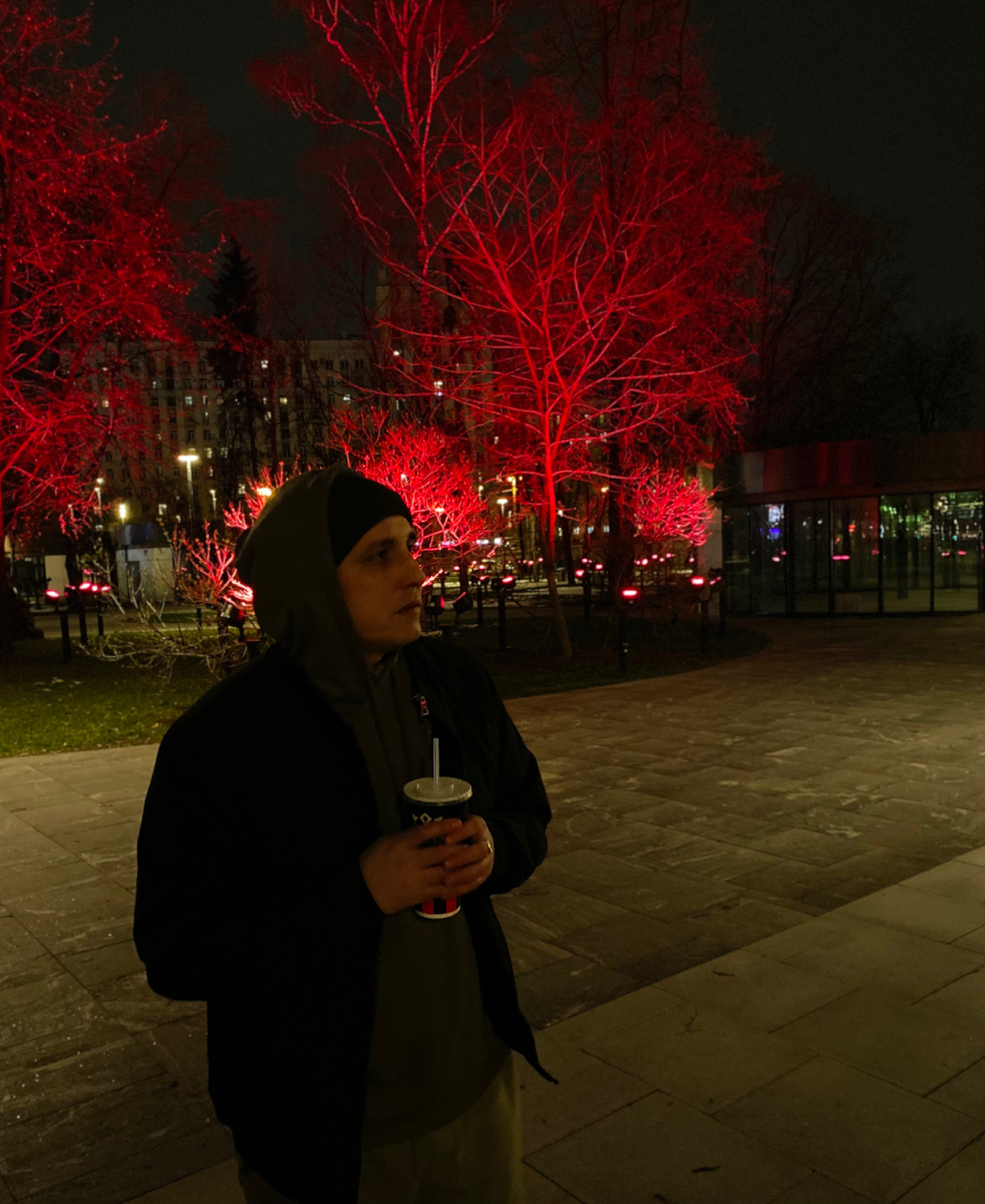 Вы только что пережили разрыв, где вас бросили ради другого, или годами кормили ложью. Ощущаете, как почва уходит из-под ног, а самооценка тает? Прекратите. Сегодня я раскрою метод, который не найдете в шаблонных советах «полюби себя». Это техника, которую коучи скрывают за дорогими курсами. И она займет у вас всего 10 минут в день.  