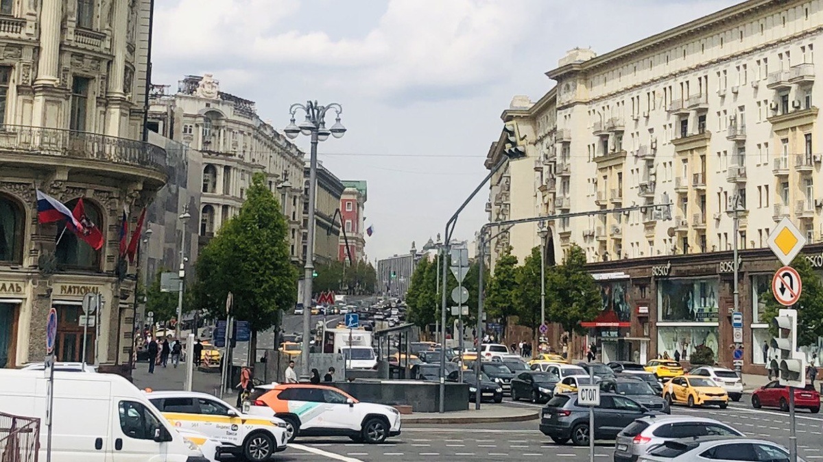Тверская улица. Вид с Манежной площади. Фото автора.