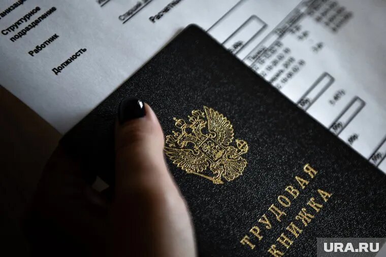 Согласно ТК РФ, работник имеет право получить компенсацию в двойном размере за работу в праздники. Фото: Анна Майорова © URA.RU