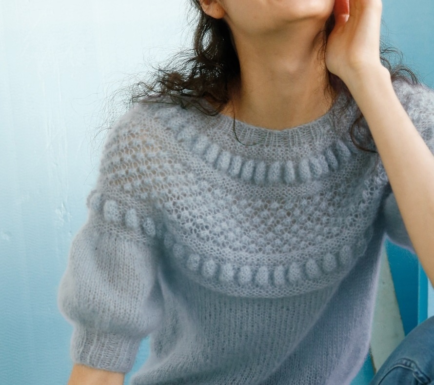 Голубой мохеровый джемпер. Фото источник: коллекция rebecca.