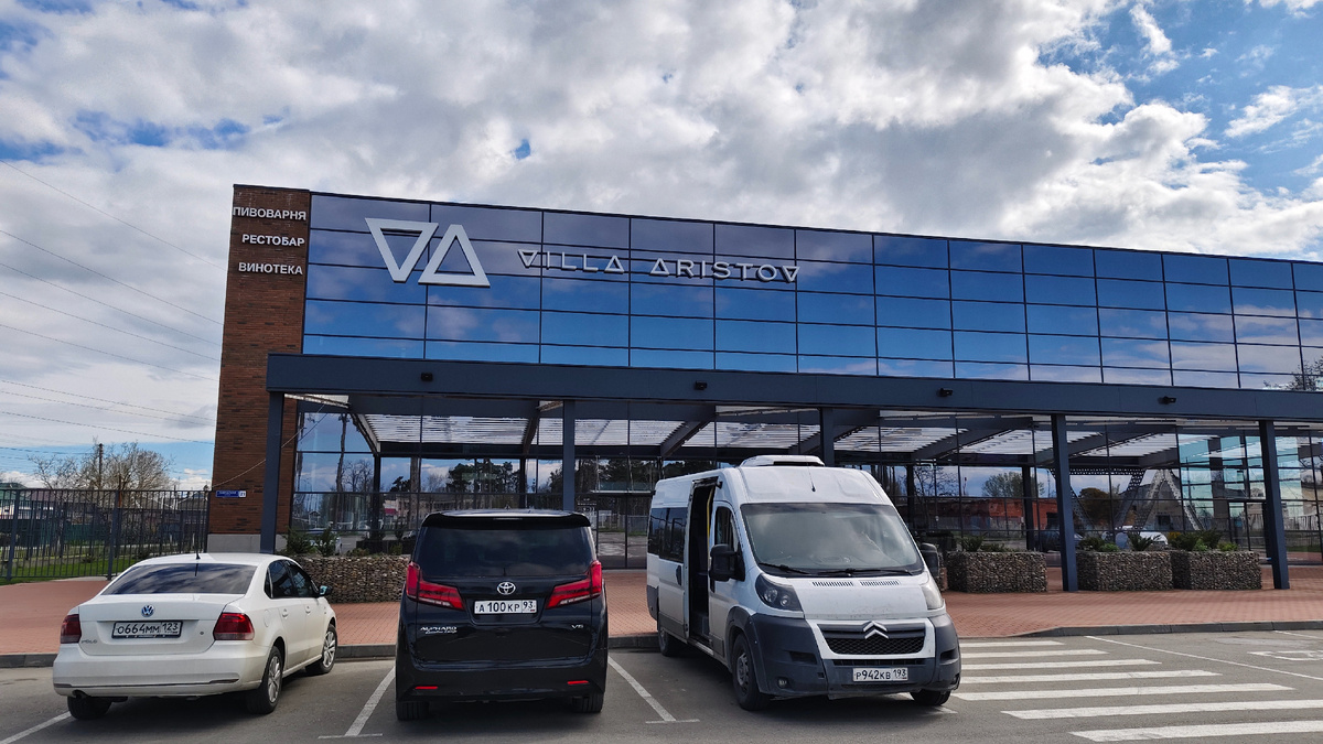 Сюда заезжали