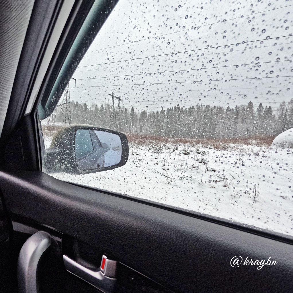 Снег пошел еще ночью, а в дороге только усиливался...