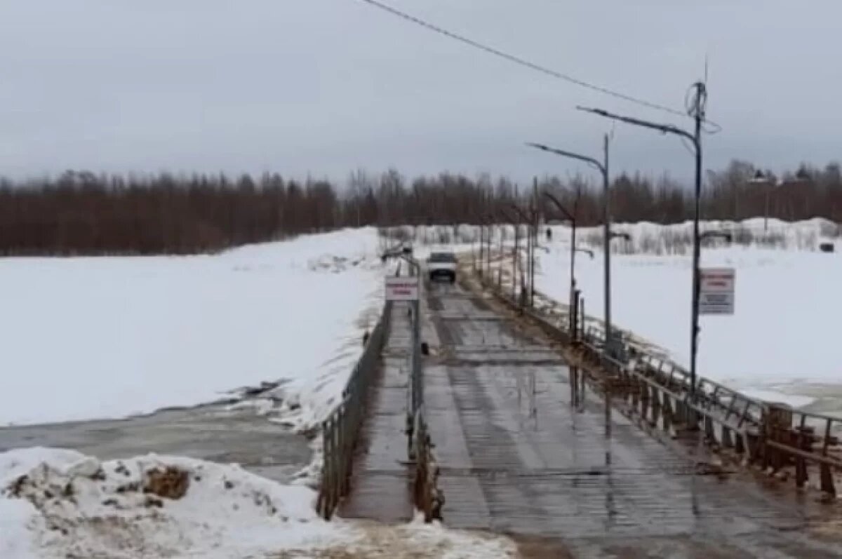    Мост закроют из-за половодья.