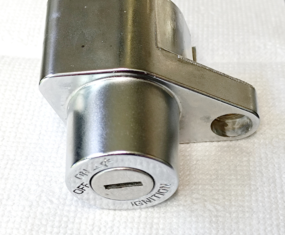 Замок зажигания Suzuki.