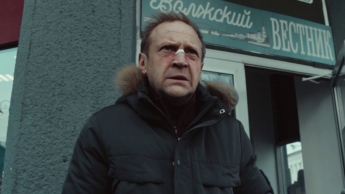 Кадр из сериала. Журналист Юра Мальцев