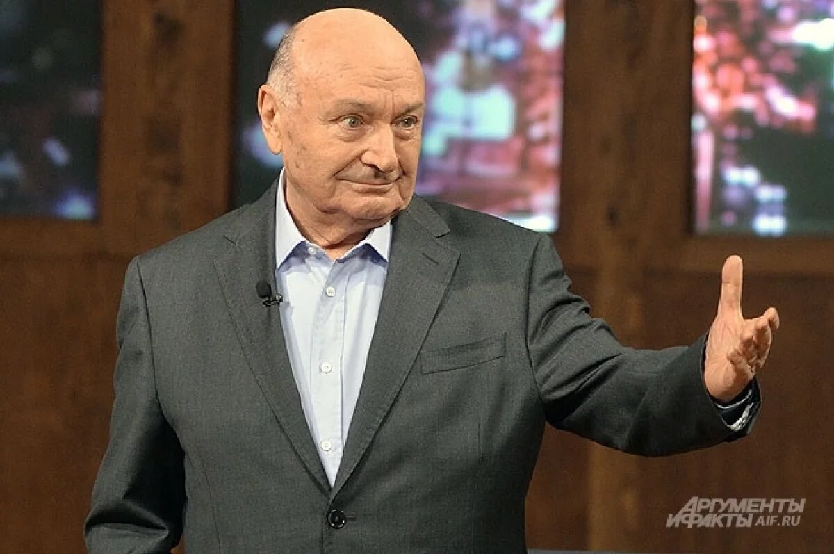    Соведущий Жванецкого Максимов назвал бредом обвинения сатирика на Украине