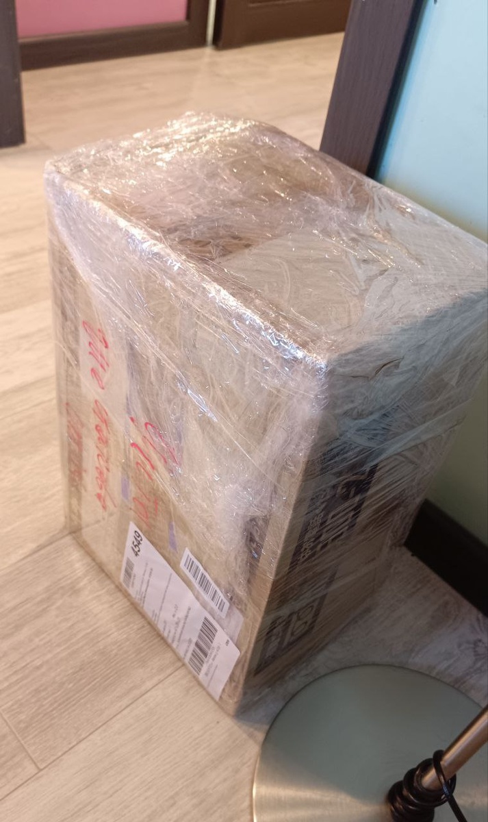 Посылка дожидается распаковки