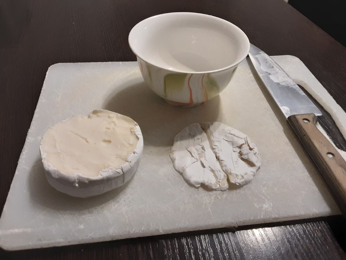 Эти обрезки нам в дальнейшем не потребуются - их можно сразу съесть.