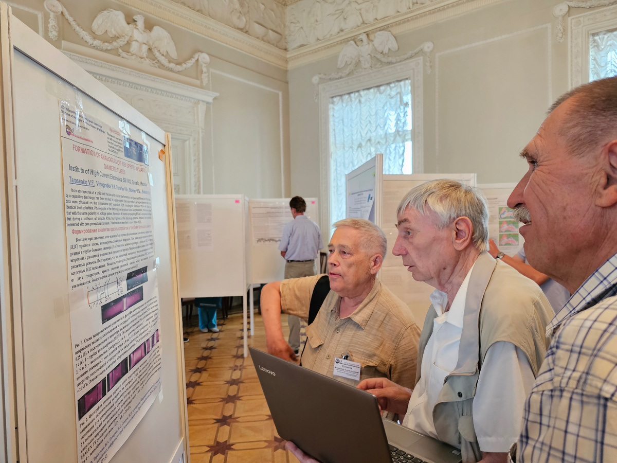 Руководитель проекта Виктор Тарасенко на XXX Юбилейном Международном симпозиуме «Оптика атмосферы и океана. Физика атмосферы» в Санкт-Петербурге, июль 2024. Источник: Виктор Тарасенко