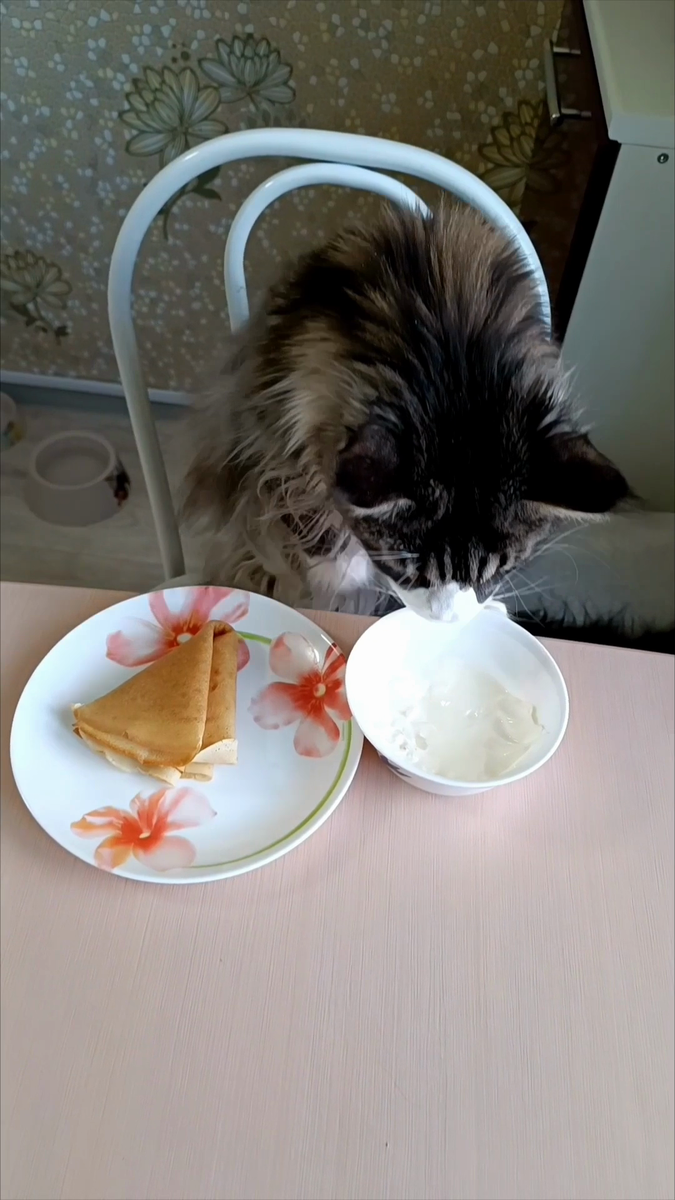 Со сметаной. Очень вкусно👍👍👍👍