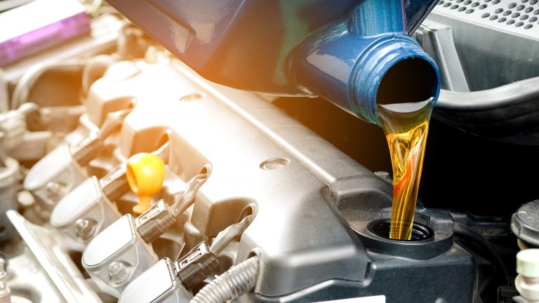 🔧 Как выбрать моторное масло без рекомендаций производителя: гид по выживанию двигателя