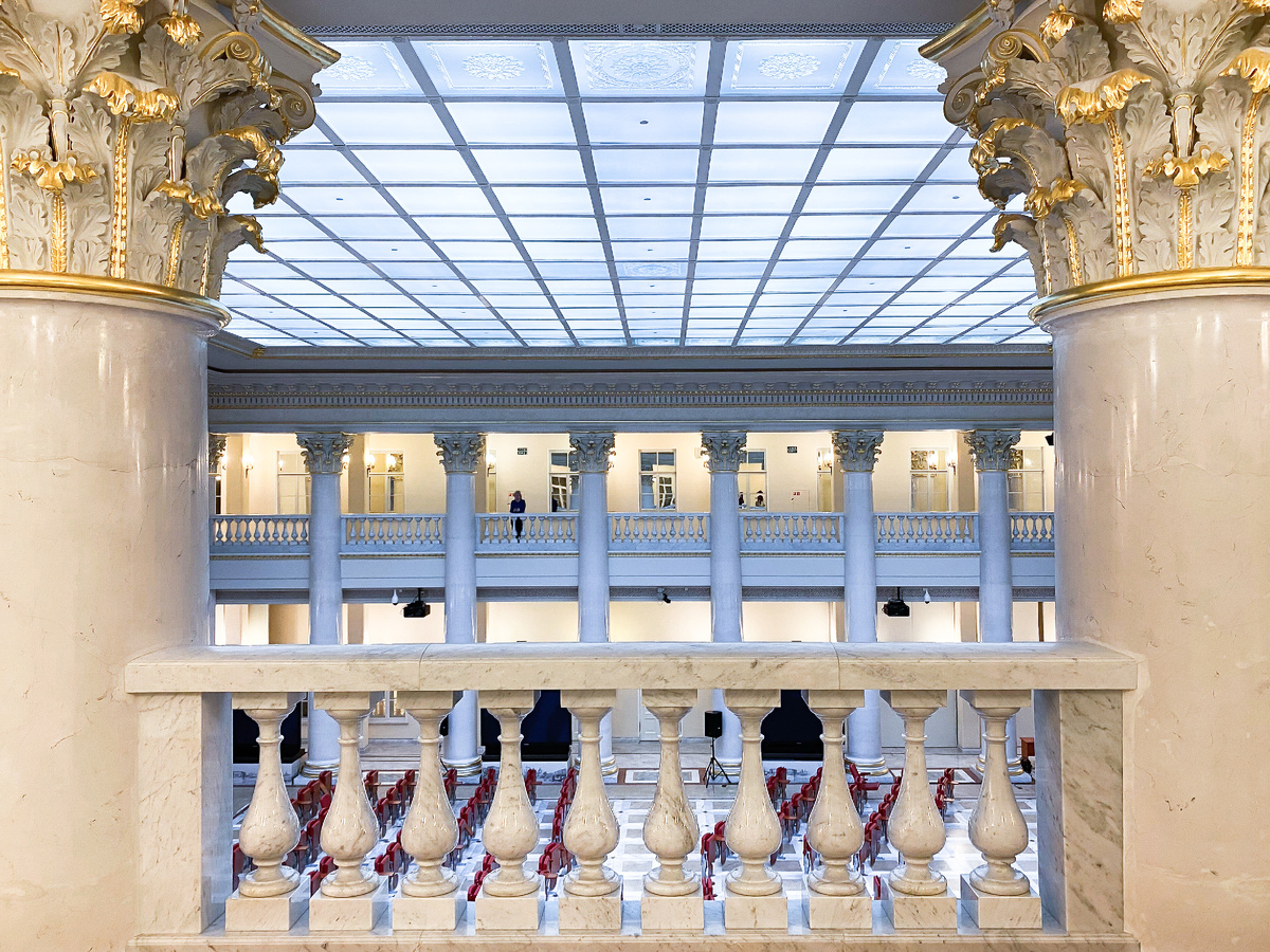 Колонный зал - бывший хозяйственный двор  