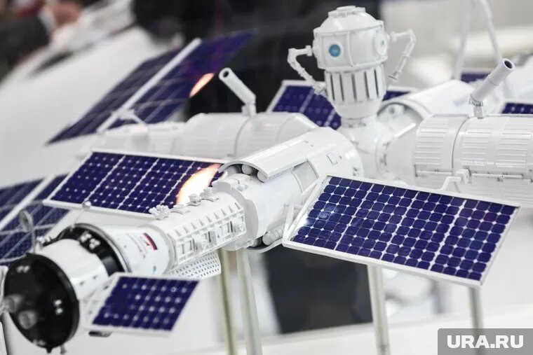 Жириновский достиг в политике больших высот и достоин, чтобы его именем назвали спутник. Фото: Владимир Жабриков © URA.RU