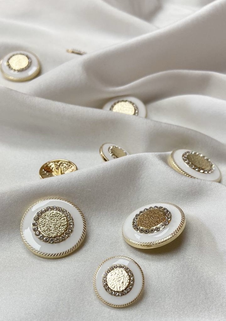 Диаметр больших пуговиц: 25мм, маленьких: 18мм