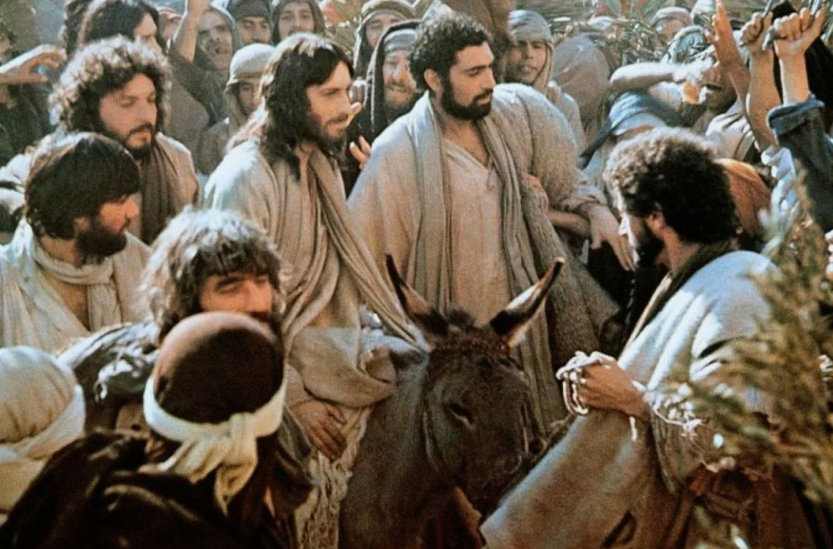 Кадр из фильма "Иисус из Назарета" (1977)