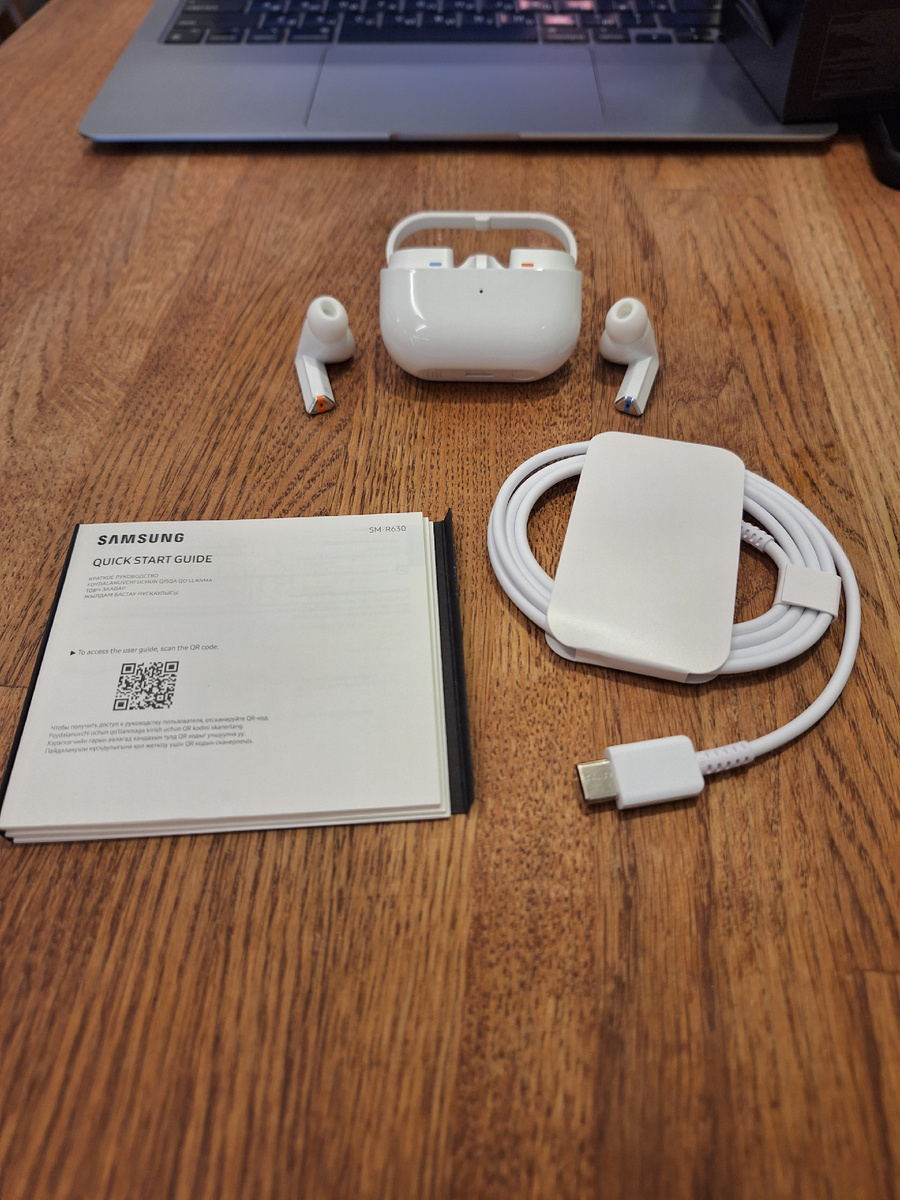 Состав комплекта: наушники, кейс, провод usb-c на usb-c, документация