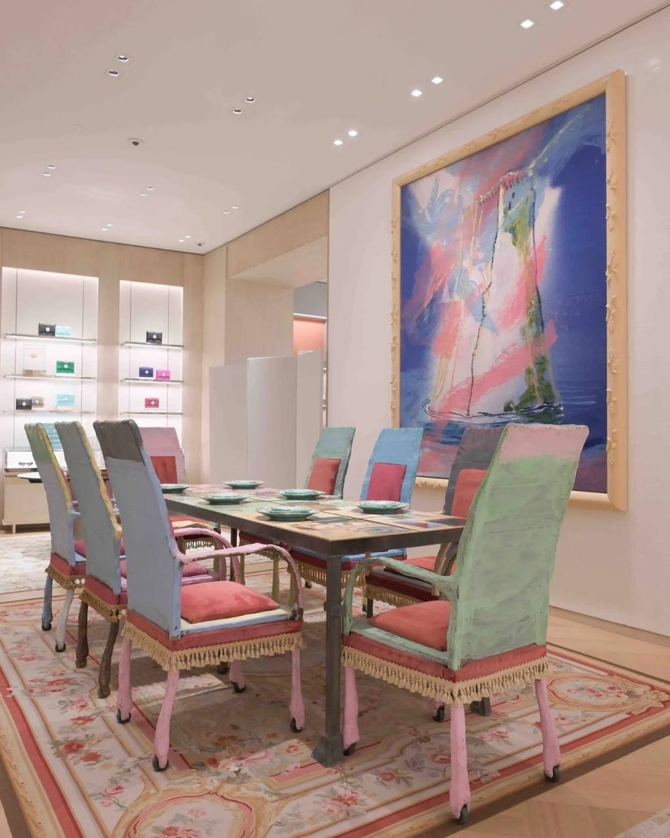 Tiffany & Co. представил крупнейший европейский бутик в Милане с архивными сокровищами и цифровым искусством   