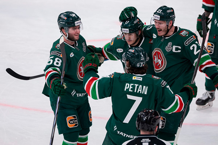    Перед началом плей-офф клуб изменил правила покупки билетов и ввел схему, по которой билеты можно купить в две очереди: первую и вторую.   
Фото: «БИЗНЕС Online»