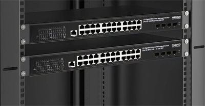 Коммутатор поставляется с комплектом креплений для монтажа в стойку 19"