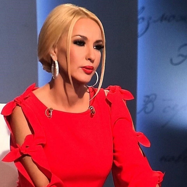 Валерия Львовна Кудрявцева — российская теле- и радиоведущая, актриса и певица. Танцевала и была бэк-вокалисткой в коллективах певцов: Евгения Осина, Богдана Титомира, Игоря Саруханова, Светланы Владимирской.