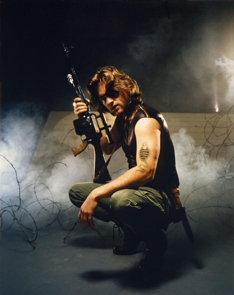 Змей Плисскен в исполнении Курта Рассела - колоритный главный герой.