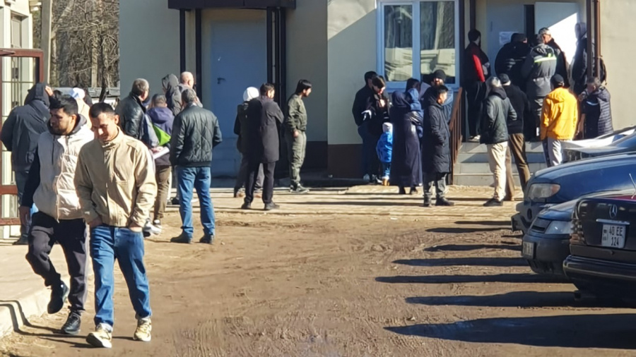 В Жуковский миграционный центр съезжаются из разных регионов. Жители улицы вынуждены жить в атмосфере аула