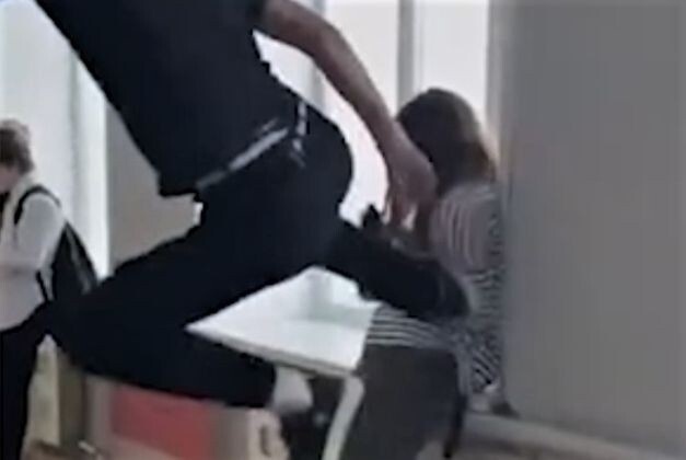 Кадр из выложенного парнем видео