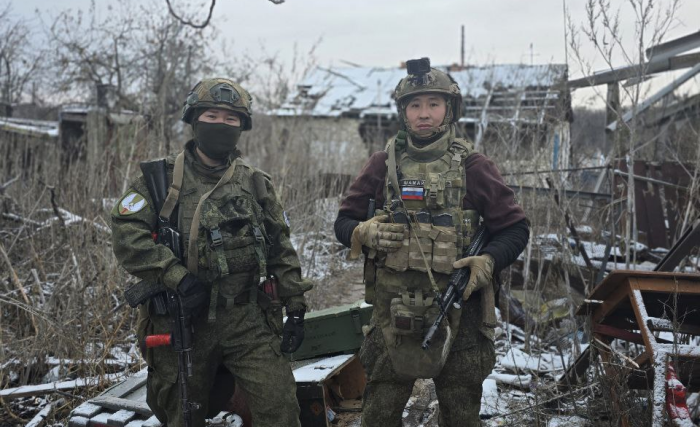 На снимке молодёжный министр позирует с открытым лицом / Фото: телеграм-канал Петр Шимаев