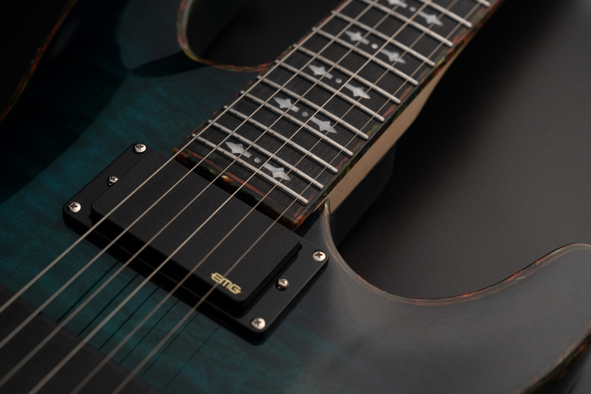 Пример закруглённых ладов на электрогитаре Aion E-30 BL