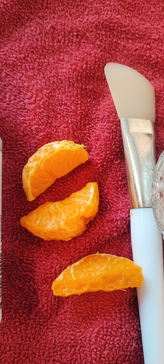 Всё хорошо перемешиваем, добавляем косметический гель КОЛЛАГЕН. Гель является источником низкомолекулярных аминокислот. Коллаген-белок молодости, основа упругости кожи. А ещё в геле содержится :глицин, пролин,лизин.Для меня это, какие то необычные, новые компоненты. 