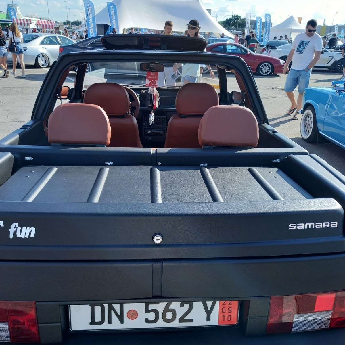 Кабриолет на базе Lada Samara был придуман в 1990. Назвали эту модель Lada Natacha.