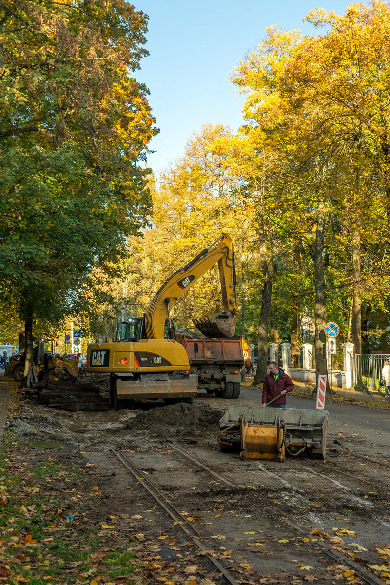 Демонтаж путей закрытой линии на проспекте Победы. Октябрь 2024г. Автор фото Dima 2502, сайт transphoto.org