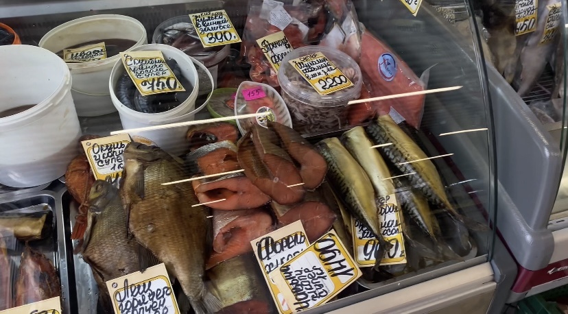 Наконец открыли рыбный магазин!До здравствует килька в винной заливке!