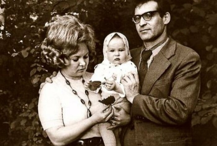 Лия и Александр Погодины с дочерью Ольгой /Фото. ru.wikipedia.org
