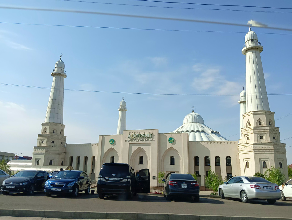 Мечеть Акмешит в Шымкенте. Фото автора статьи