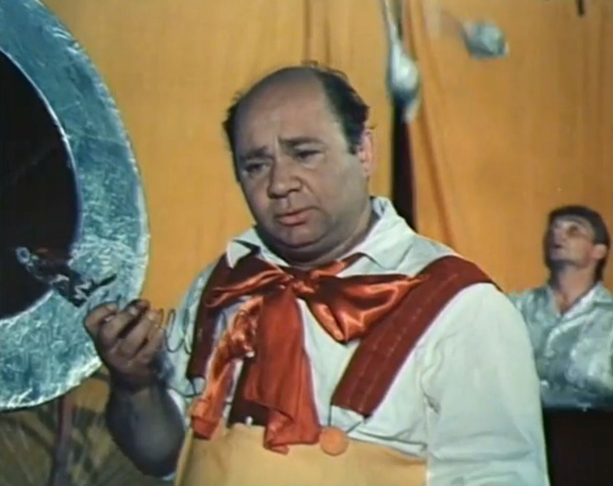 Кадр из кинофильма "Соло для слона с оркестром", 1975 г., режиссер Олдржих Липский, сценаристы Морис Слободской, Олдржих Липский, Яков Костюковский, Милош Мацоурек, композитор Властимил Гала (скриншот)