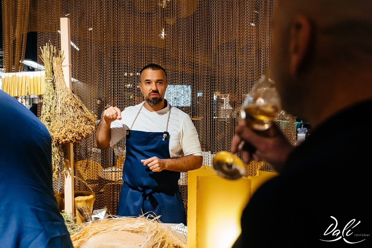 Владимир Мухин и первый гастроужин нашей команды 