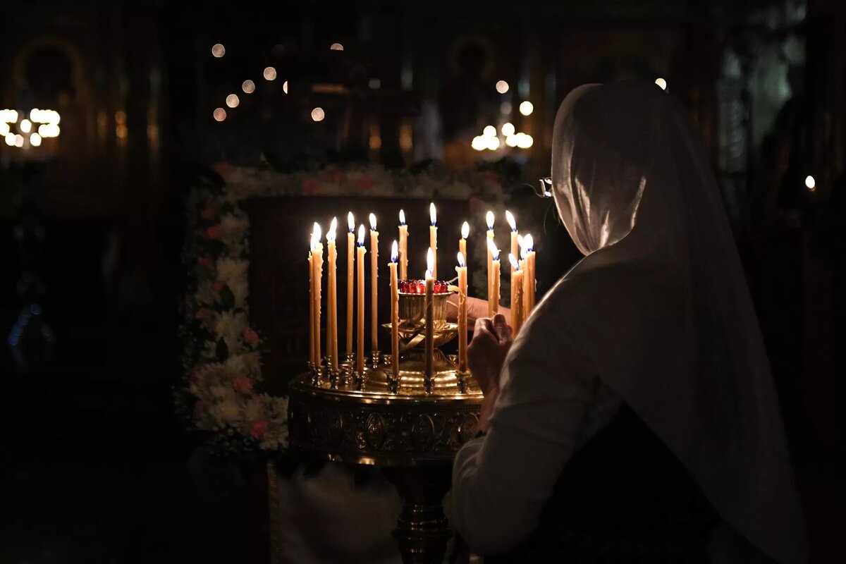 © РИА Новости / Александр Кряжев
Верующая во время пасхальной службы в соборе Рождества Пресвятой Богородицы Русской Православной Старообрядческой церкви в Новосибирске