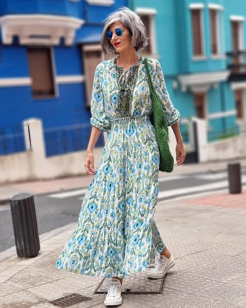 Платье с акцентом на талии - идеальный вариант. Не забудьте добавить стильные аксессуары и удобную обувь. Источник: Соцсети